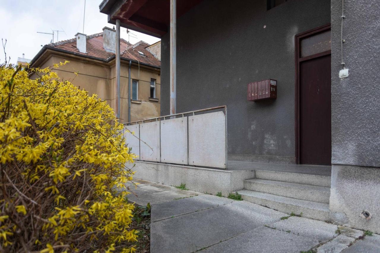 Ferienwohnung Modern Studio Near British Square Zagreb Exterior foto